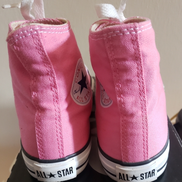Pink Converse - Picture 5 of 6